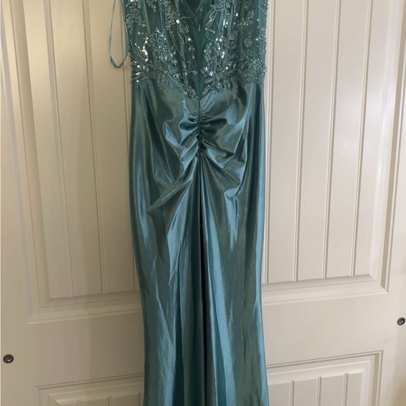 Elegant Teal Evening Gown - Picture 3 of 3